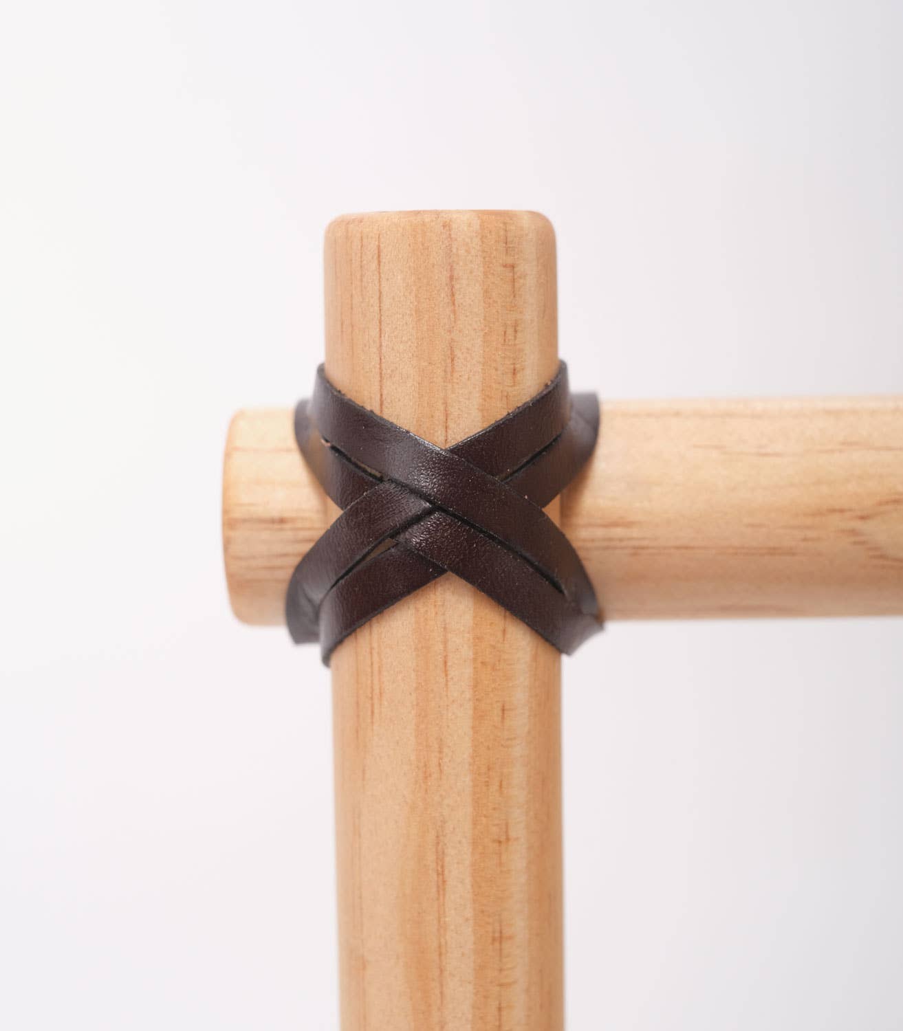 Casa Atlântica - Wholesale Plant Pot Stand - Wood and leather plant pot holder M4