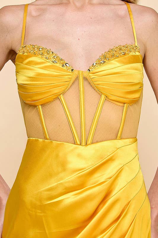 Maniju – Engroshandel Kjole - Dame – Maxikjole i satin med perlebesætning og rynkedetaljer6