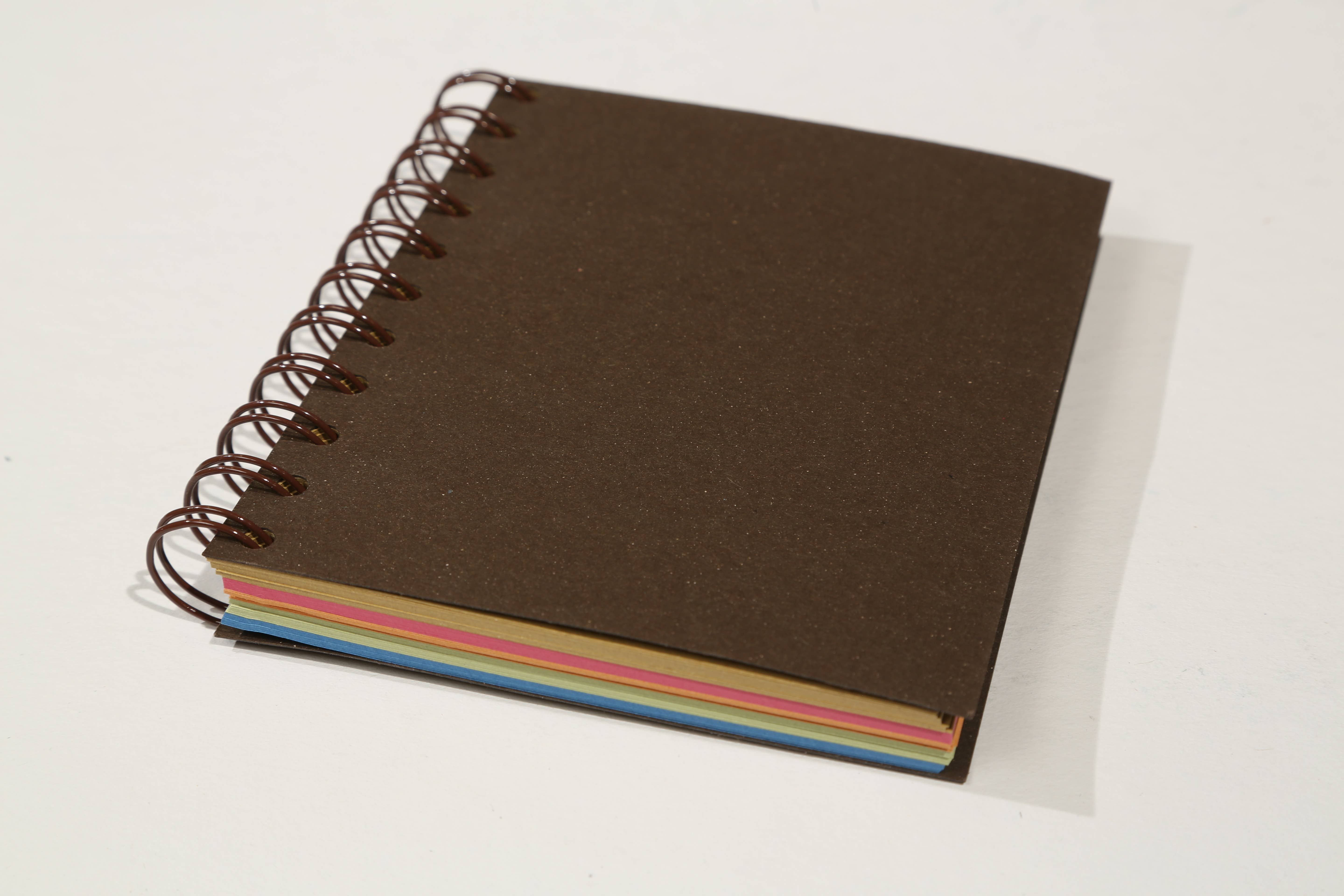 Maki Nature – wholesale Anteckningsblock – Spiralblock 11,5 x 13,5 cm med mångfärgade blad15