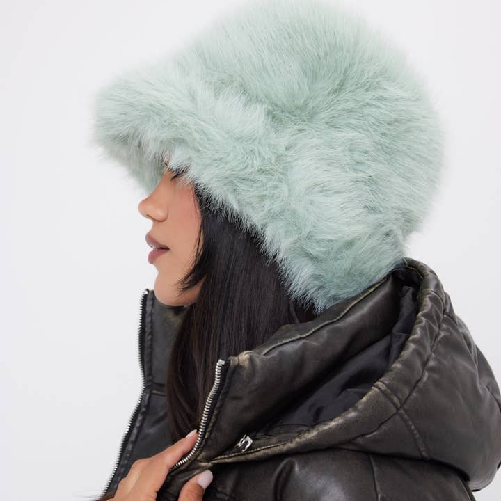 Vert Chapeau bob en fourrure duveteuse en vert menthe en vente sur Faire