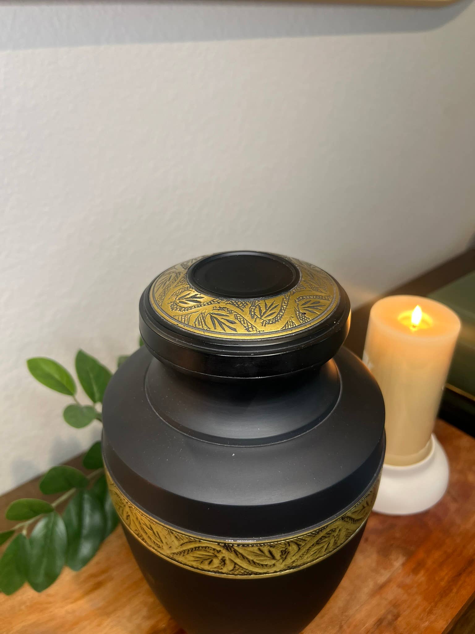 Plutus imports - Wholesale Urn - Leaves Metallic Finish Large Adult Cremation Urn8