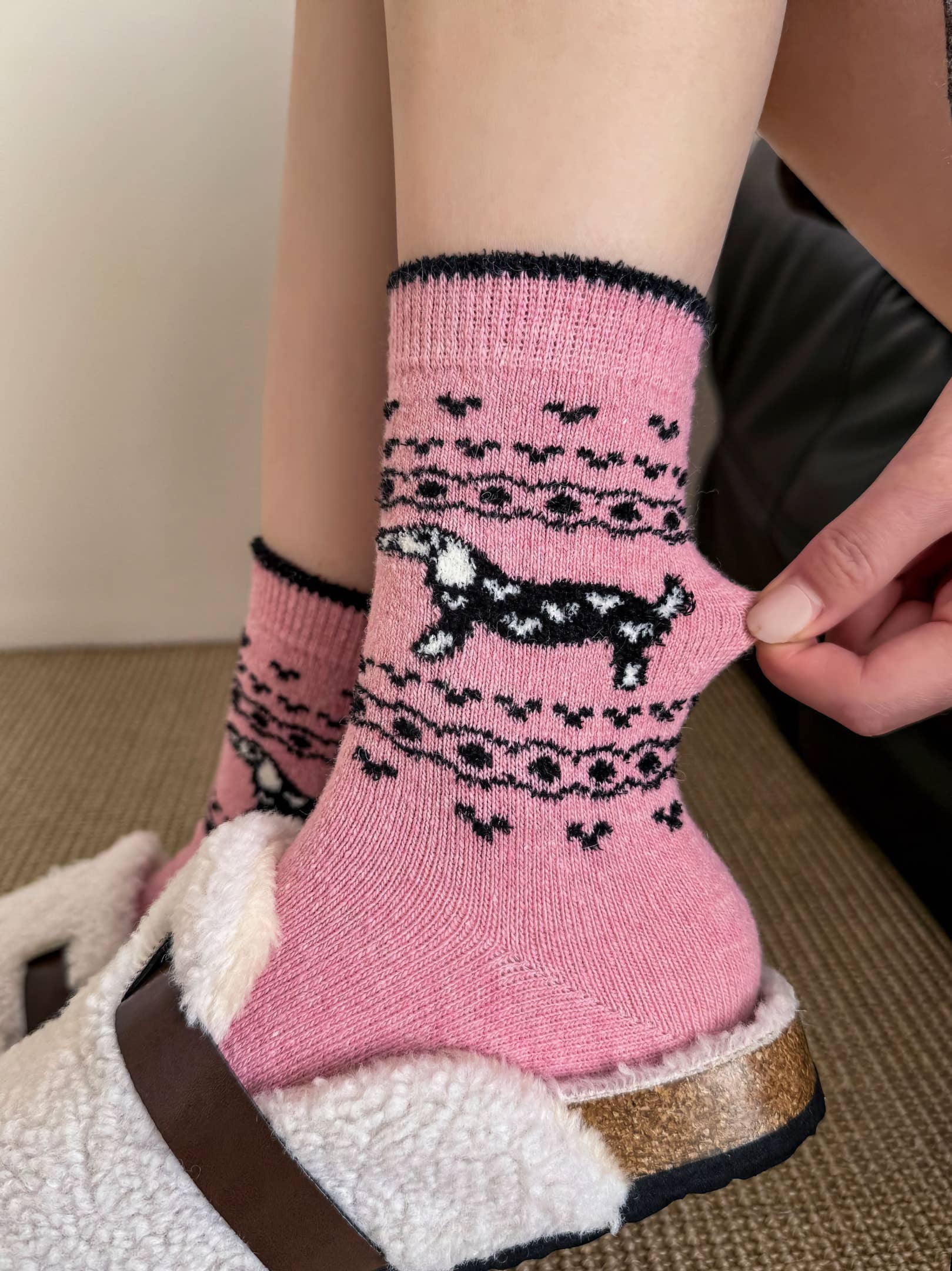 Happy Knits - Wholesale Socks - Women's - Women's Wool Socks - Warm Dachshund Pattern Winter Socks18