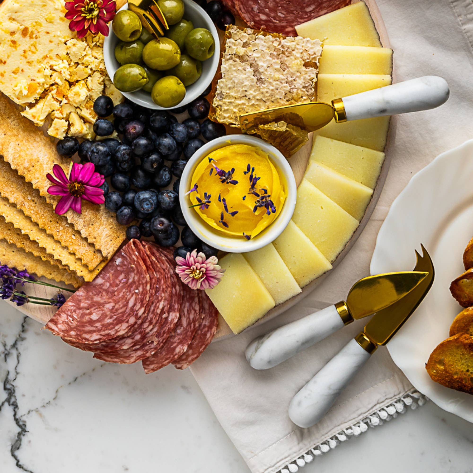 HOST at HOME by The Bamboo Abode – wholesale Cheese spreader – White Marble Cheese Knives, Cheese Knife Gift Set4