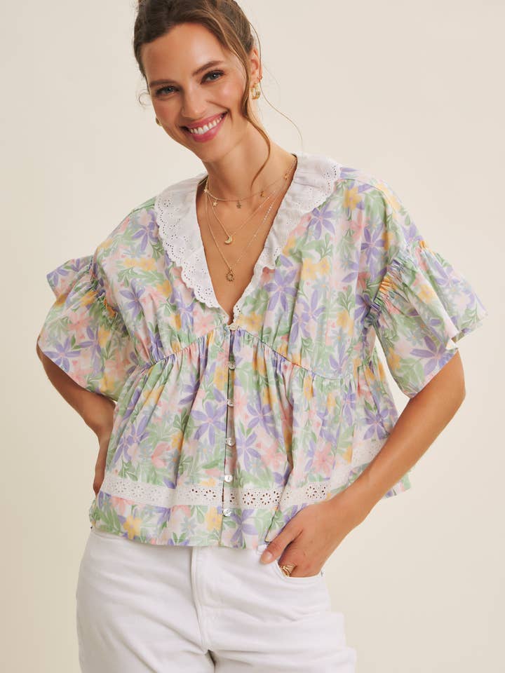 FRISK BLOMSTRET PASTELFARVET BLOUSETOP MED ØJENHULER for engroshandel hos in february