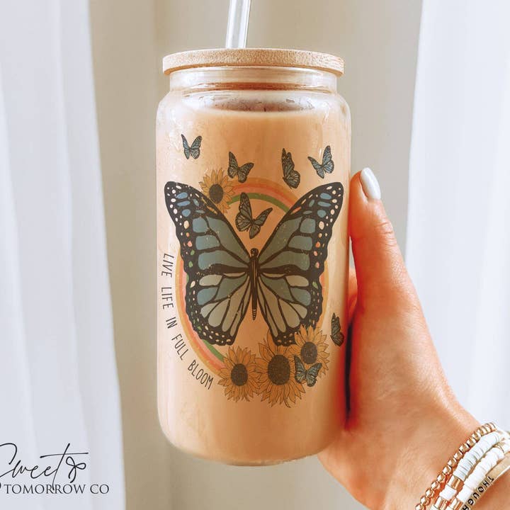 Bicchiere da birra Libbey con farfalle retrò, estetico e carino. per la vendita all'ingrosso da parte di Cataleya Designs Studio LLC