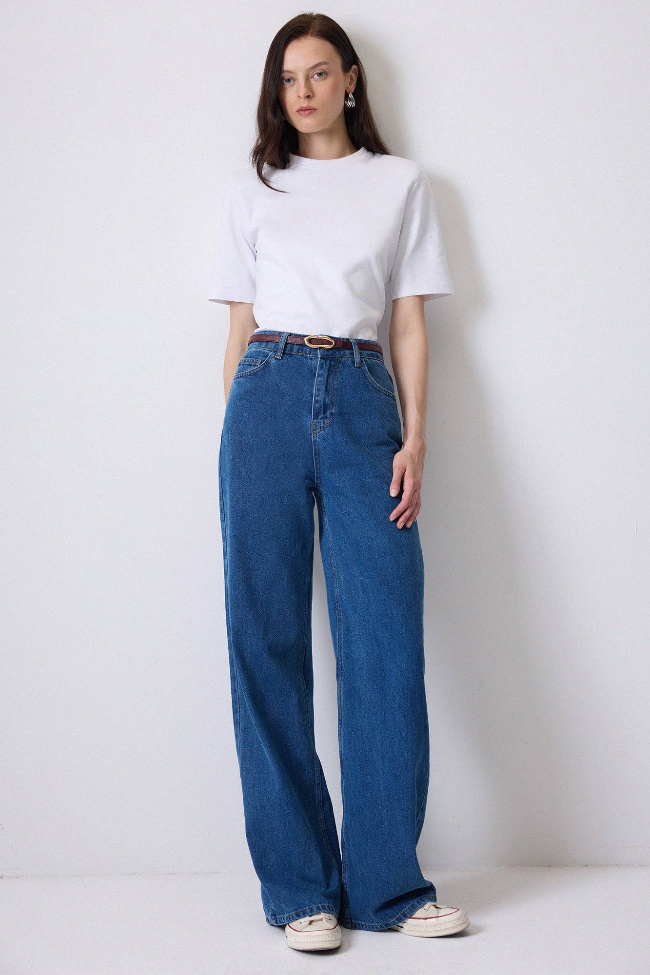 HIGH-RISE VINTAGE WIDE LEG DENIM JEANS for wholesale on Faire2
