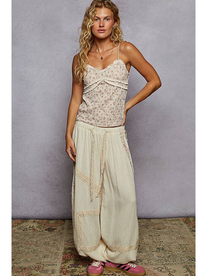 Pol Clothing - Wholesale Tank Top - Women's - Floral print lace detailing tank top4