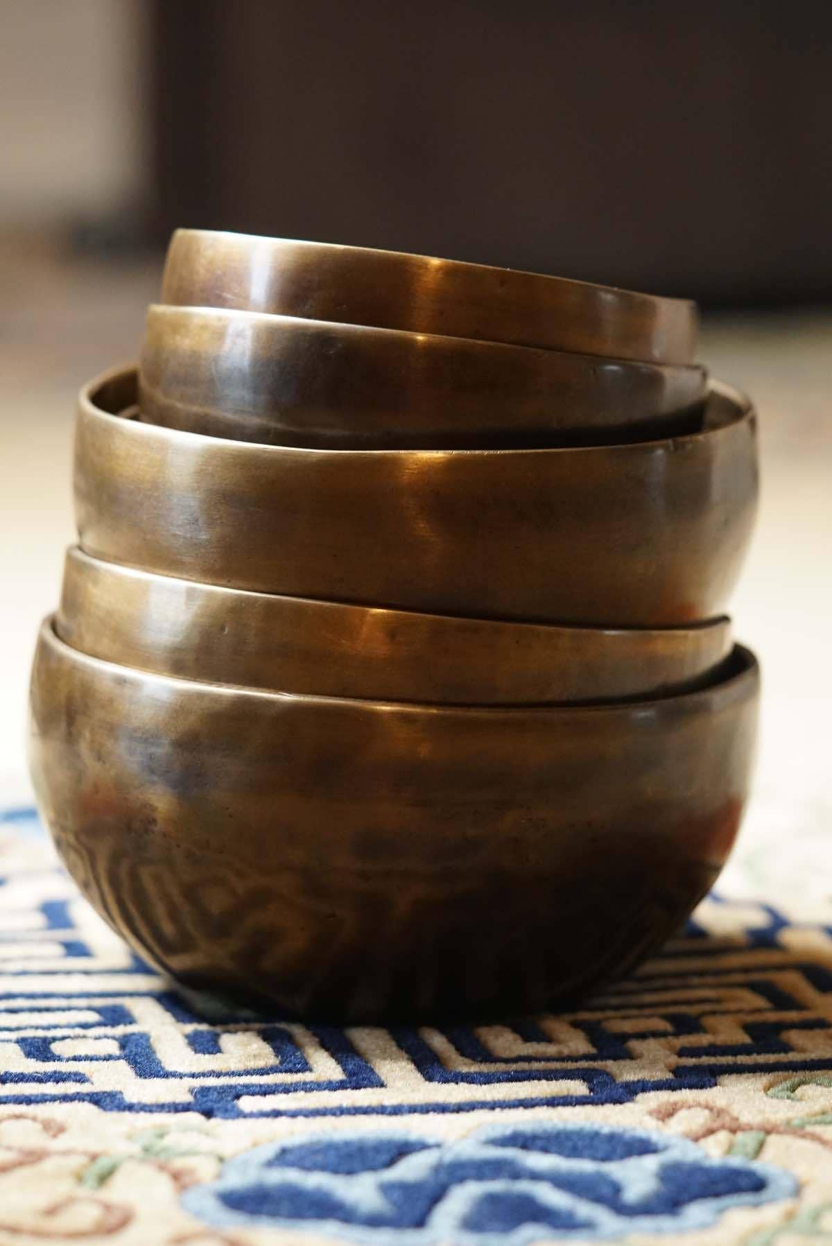 Himalayas Shop – Material de meditação por atacado – Conjunto de Taças Tibetanas para 7 Chakras3