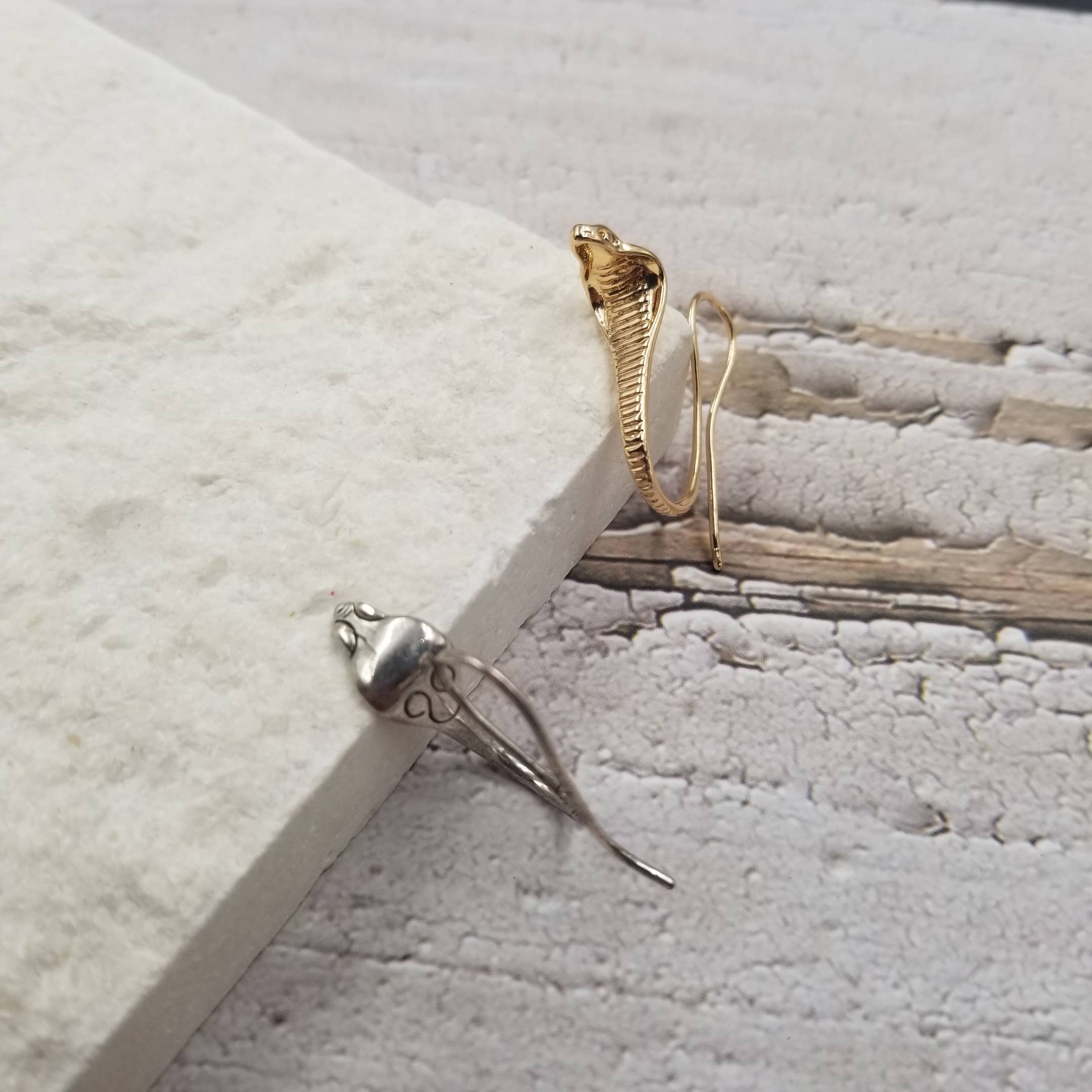 Treasure Wholesale - Vente Boucles d'oreilles pendantes - Boucles d'oreilles Cobra (1 pièce)1