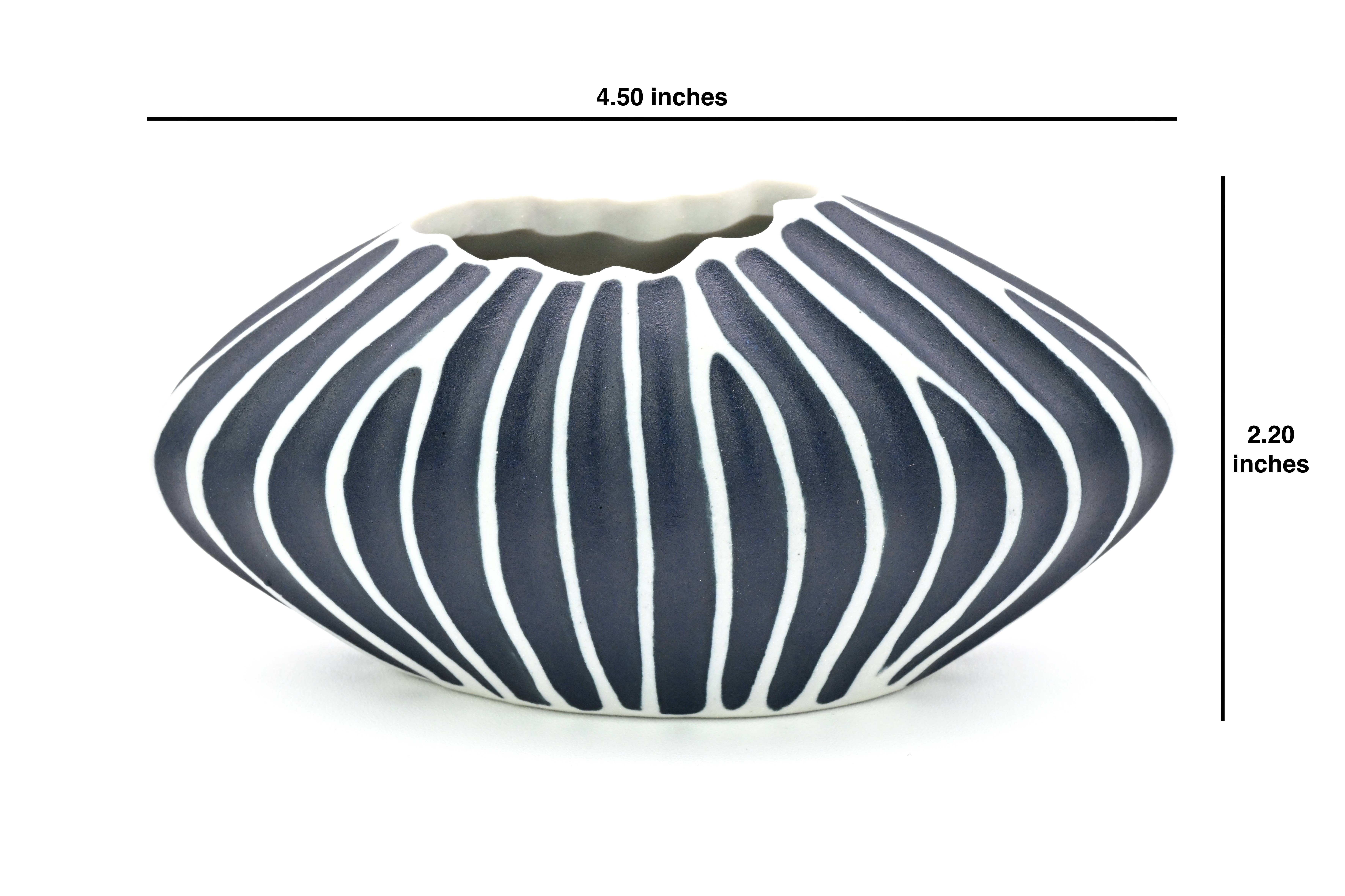 Art Floral Trading LLC - Venta al por mayor Floreros - 172BL6 JARRÓN OVALADO MINI S-Jarrón de Porcelana Hecho a Mano1