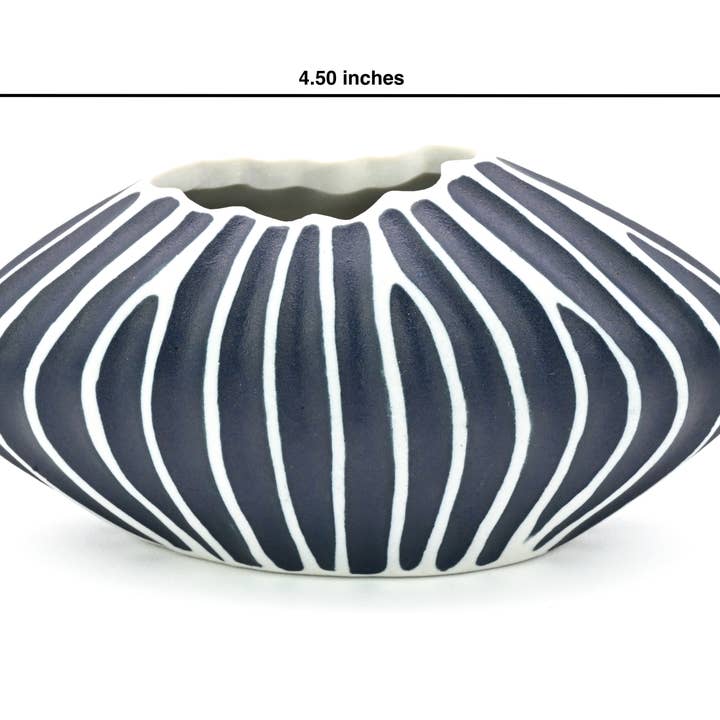 Art Floral Trading LLC - Venta al por mayor Floreros - 172BL6 JARRÓN OVALADO MINI S-Jarrón de Porcelana Hecho a Mano1