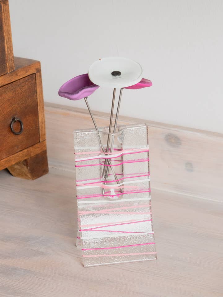 Vaso Piccolo A Righe 8X13 Cm Con 3 Piccoli Fiori In Fuscia-... per la vendita all'ingrosso da parte di CARNEOL GLASS