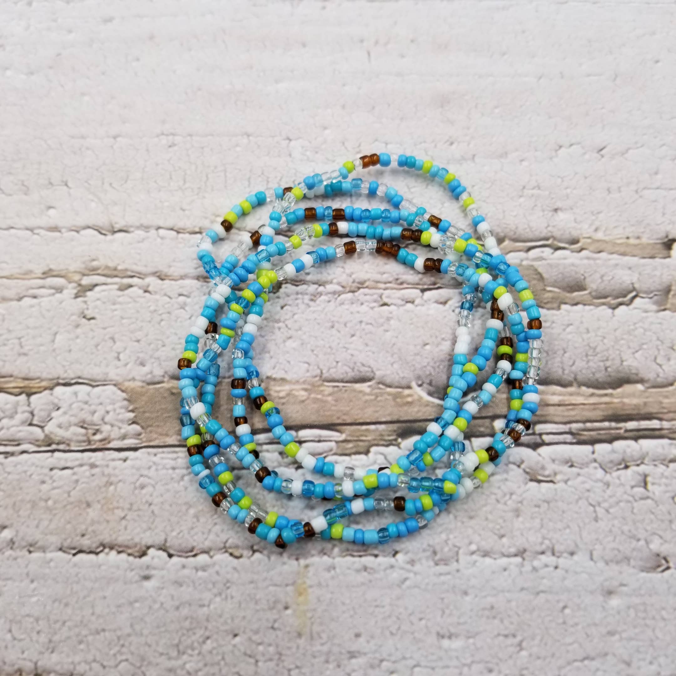 Treasure Wholesale - Venta al por mayor Juegos de joyas - Juego de 30 pulseras con forma de semillas coloridas de Boho Vacation7