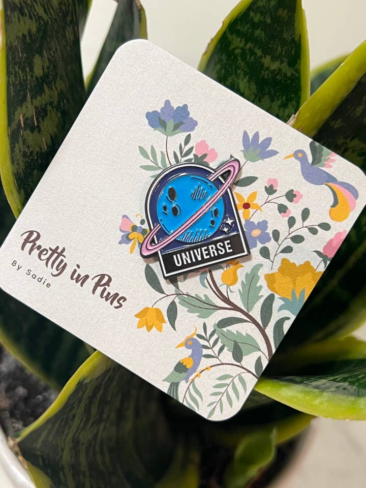 Pin Universo por atacado de Riddle Boutique