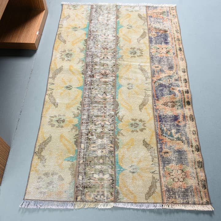 Vintage Beige & Blau Floraler Teppich, 2,8x4,6 Ft Handgefertigter Teppich für den Großhandel von Vintage Rugs Loom