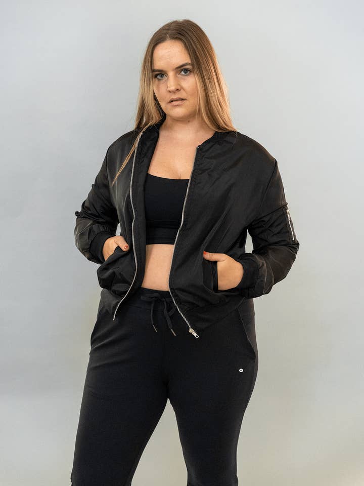 Arcadia Crop - Nero per la vendita all'ingrosso da parte di Arya Athleisure