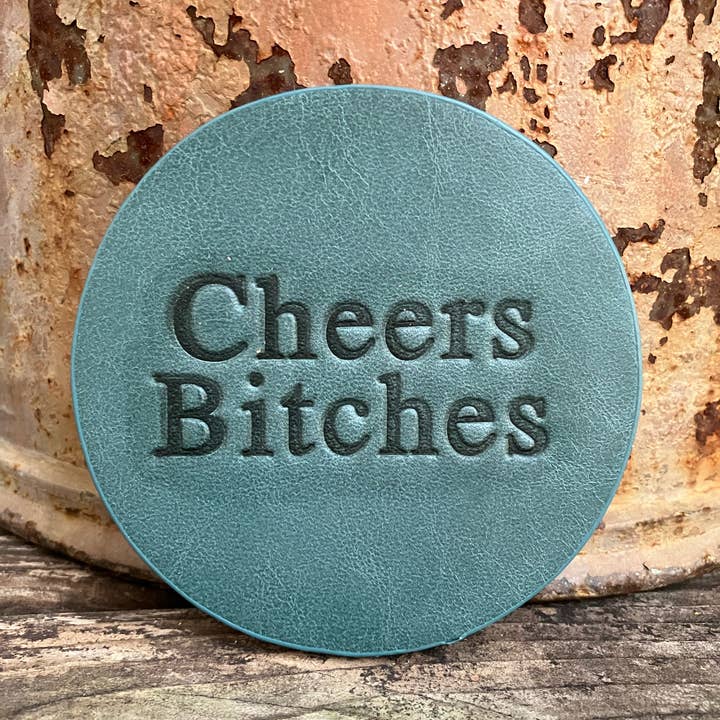 Sottobicchiere in pelle - Cheers Bitches per la vendita all'ingrosso da parte di Jimmyrockit