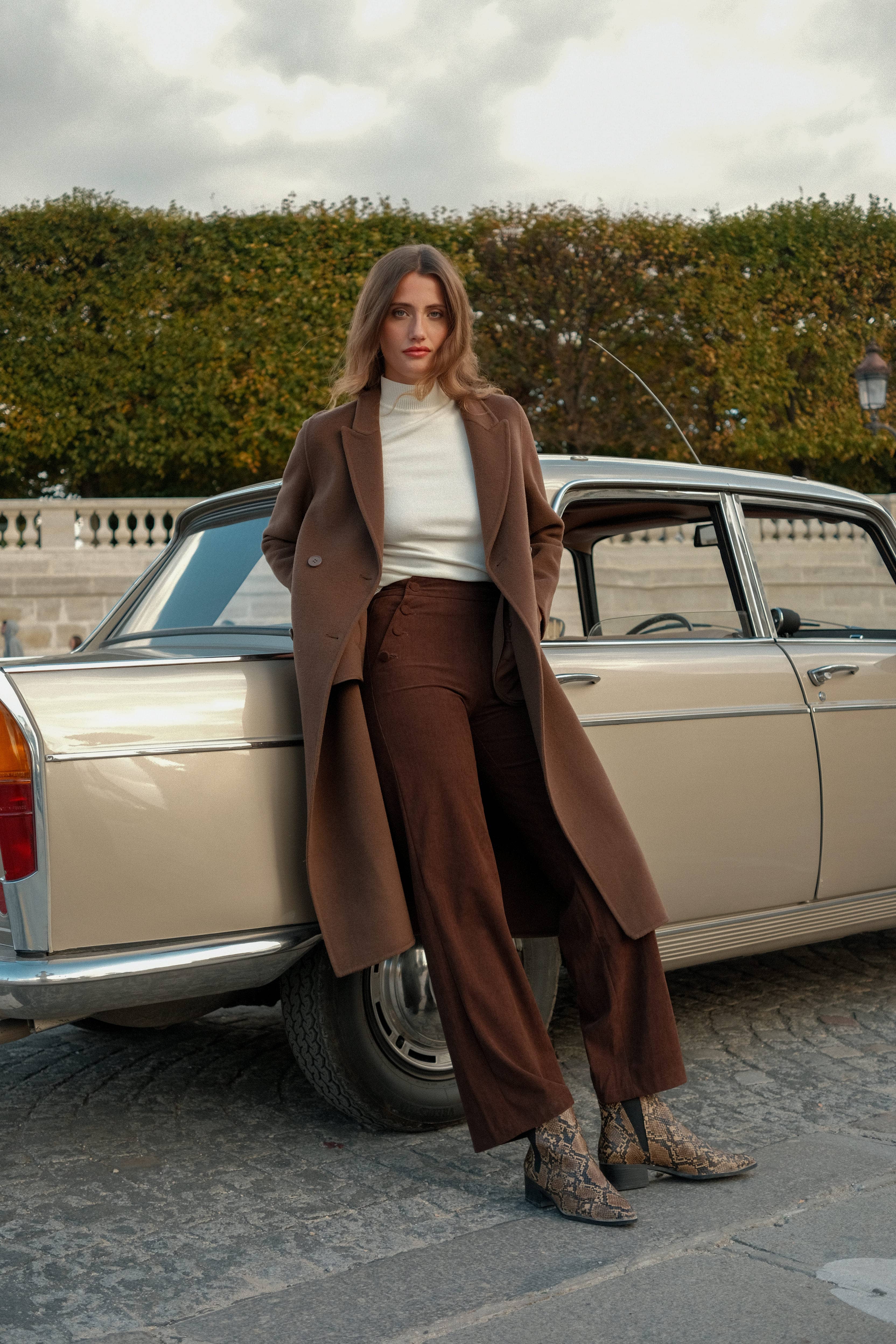 LULUMARY – Großhandel Trainings-/Jogginghose – Damen – Cordhosen P946 mit weitem Schnitt und hoher Taille16