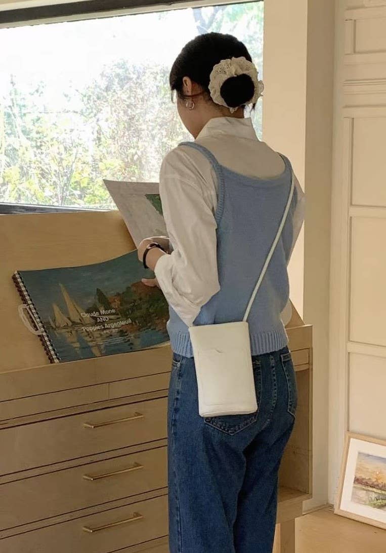 Pretty Persuasions - Wholesale Crossbody Bag - Women's - P24057 Smartphone Crossbody Bag2