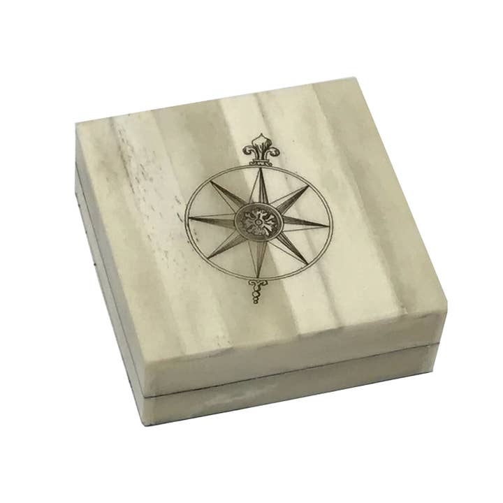 Madison Bay Co. - Historical Home Decor Reproductions - Vendita all'ingrosso Bussola - Scatola in osso di Scrimshaw con incisione Compass Rose con bussola in ottone1