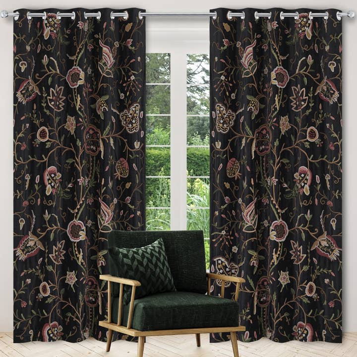 Fabuluxe - Prachtige handgemaakte crewelstof van zwart fluweel voor wholesale door Jersey Lily