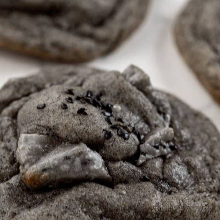 KESSHŌ - Wholesale Cookie - Black Sesame White Chocolate Chunk Cookies –6 Pcs6