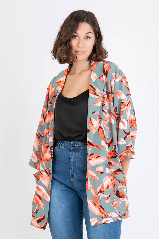 Pomme Rouge Paris - Wholesale Blazer - Dames - Grote maat vloeiende groene bedrukte blazer (C6522)