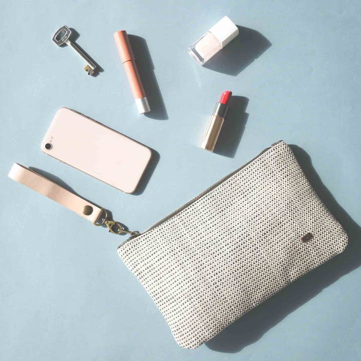 Pochette Raphia - Argent pour la vente par Tlon Planet Bags