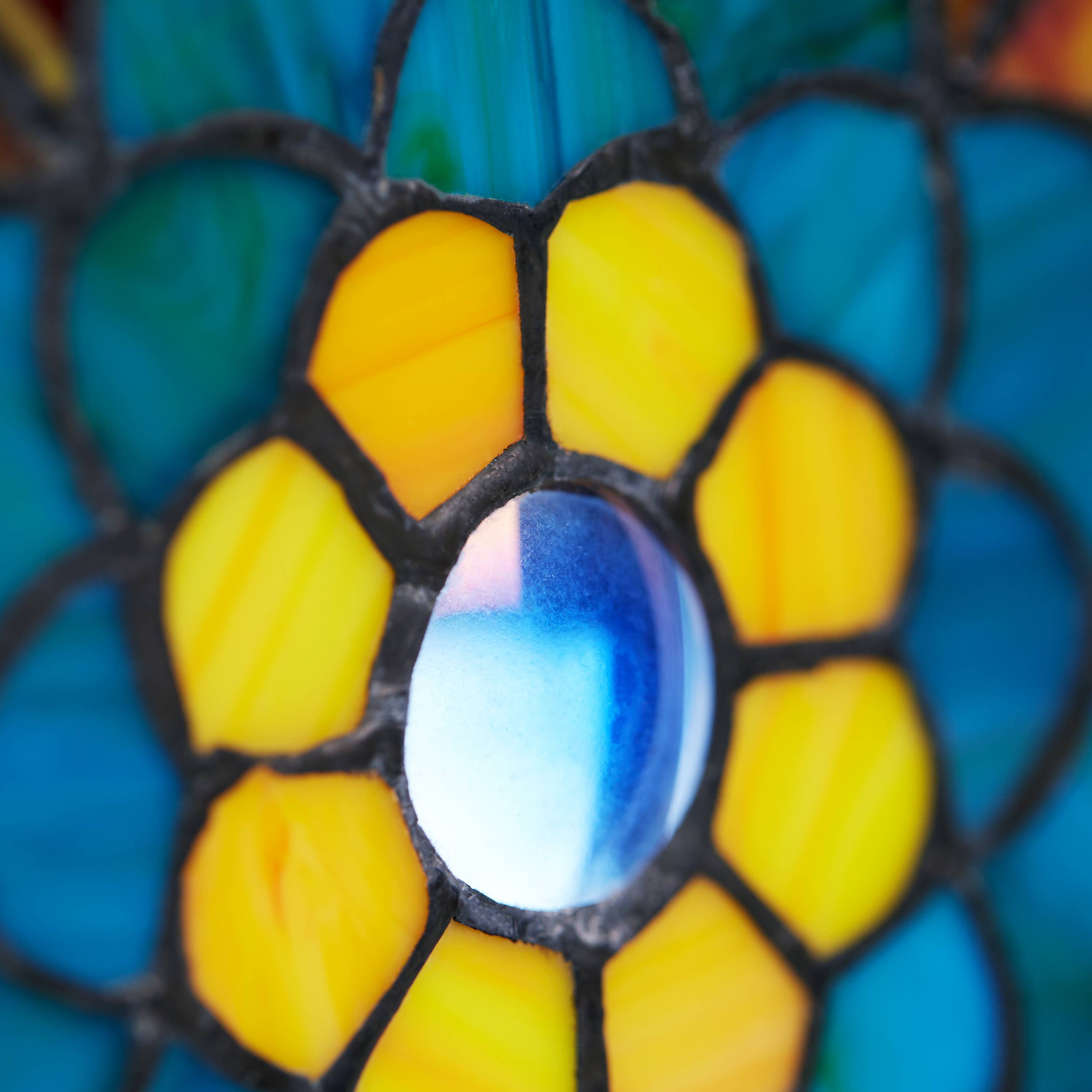 River of Goods - Vente Attrape-soleil - Panneau de vitrail bleu paon Presley de 24 po H9