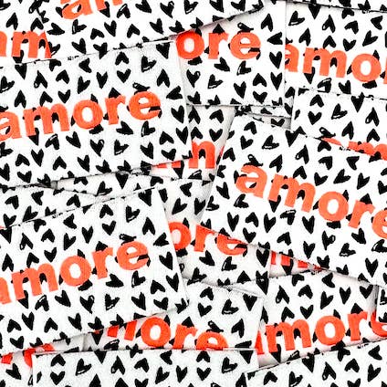 Einnähbares Gewebtes Etikett: Amore - FLUO für den Großhandel von L’Étiquette Home Couture