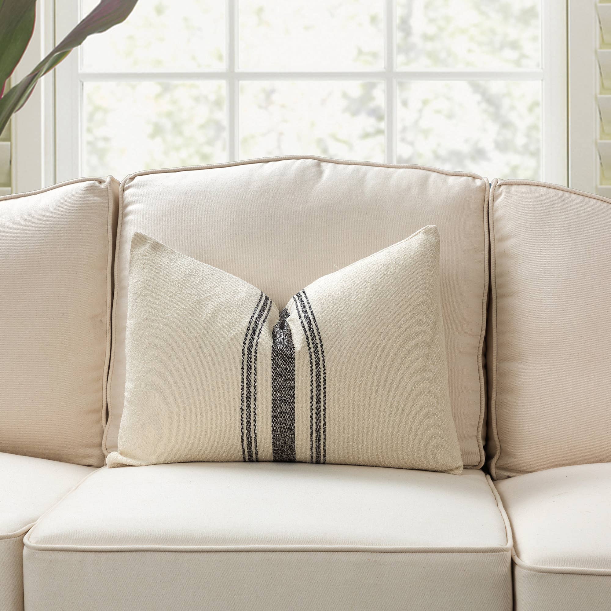 Svart Franska randiga kuddar - EG02 med flerrandigt mittmönster för wholesale på Faire0