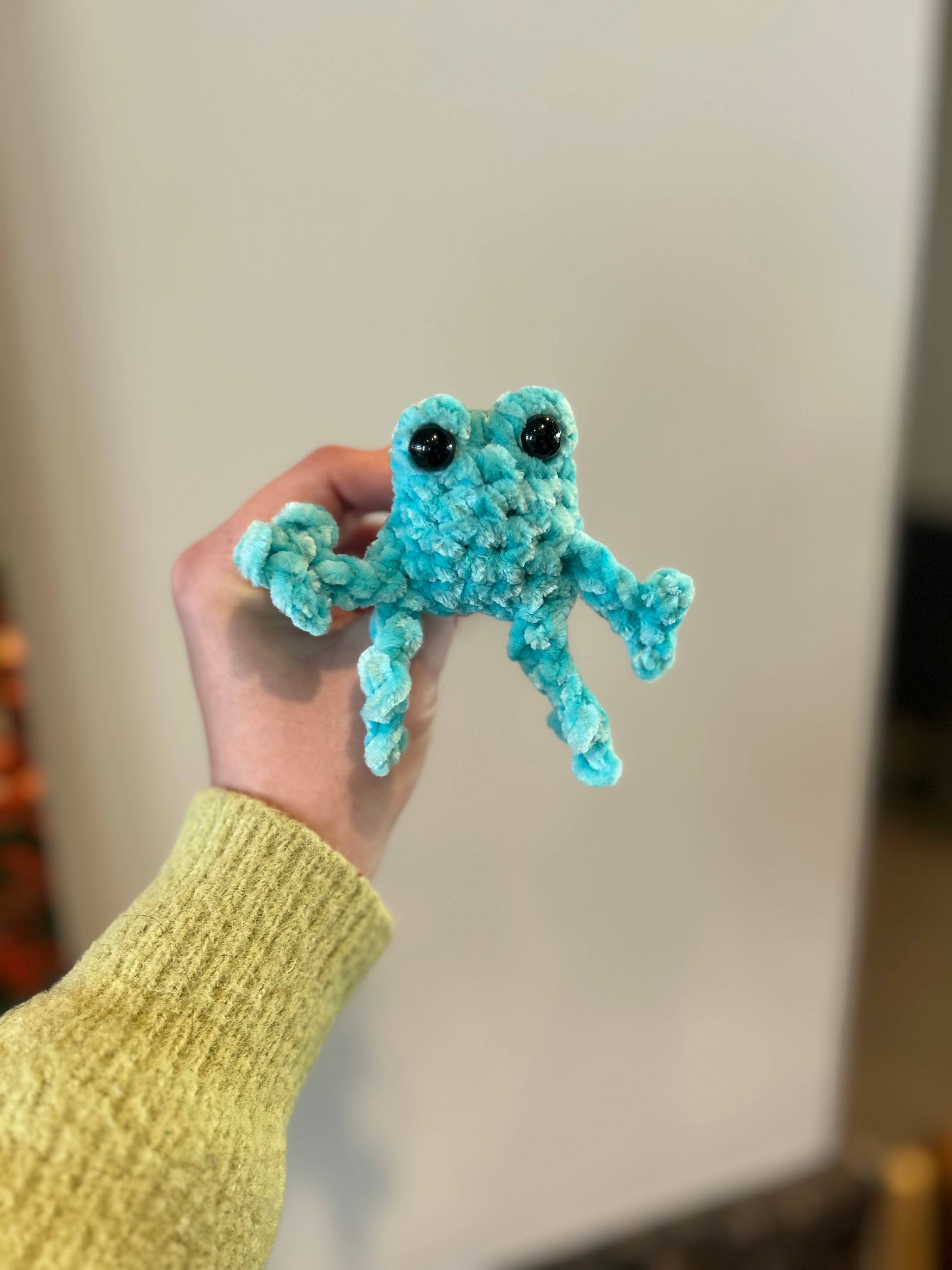 Crochet by Jolene – wholesale Dekorativ berlock för bil – Unisex – Virkade groda bilventilationsklämmor5