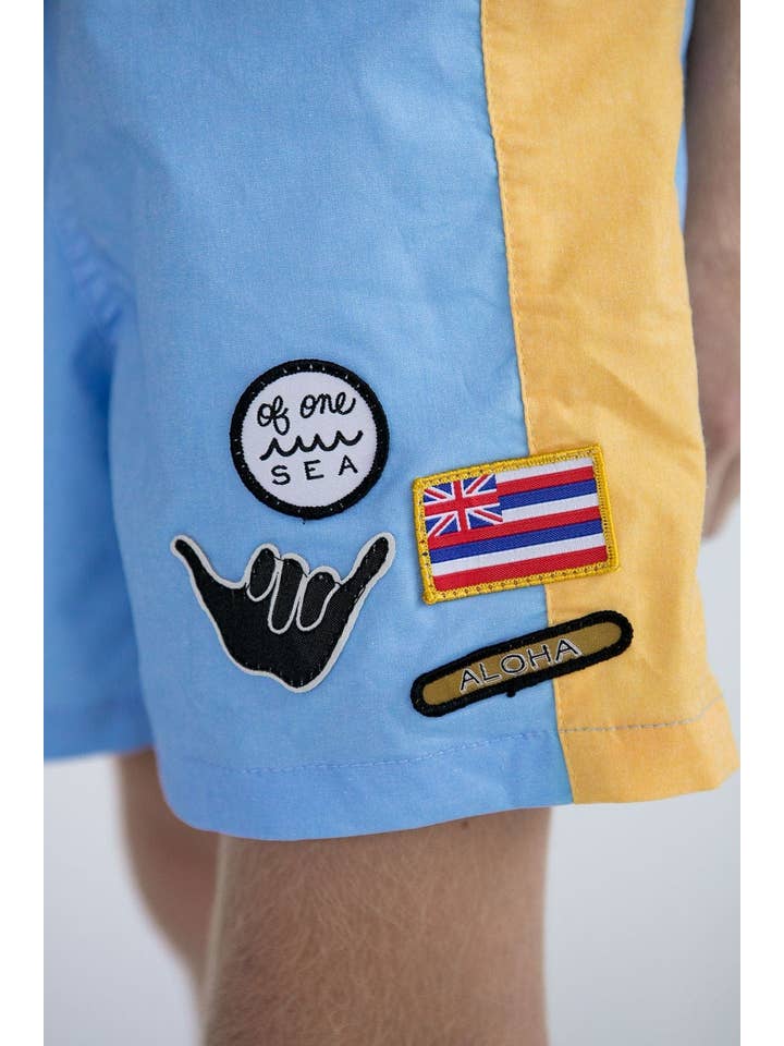 Ljusblå och gul Colorblock Patch Kid's Boardshorts i ljusblå och gul Colorblock Patch för wholesale på Faire8