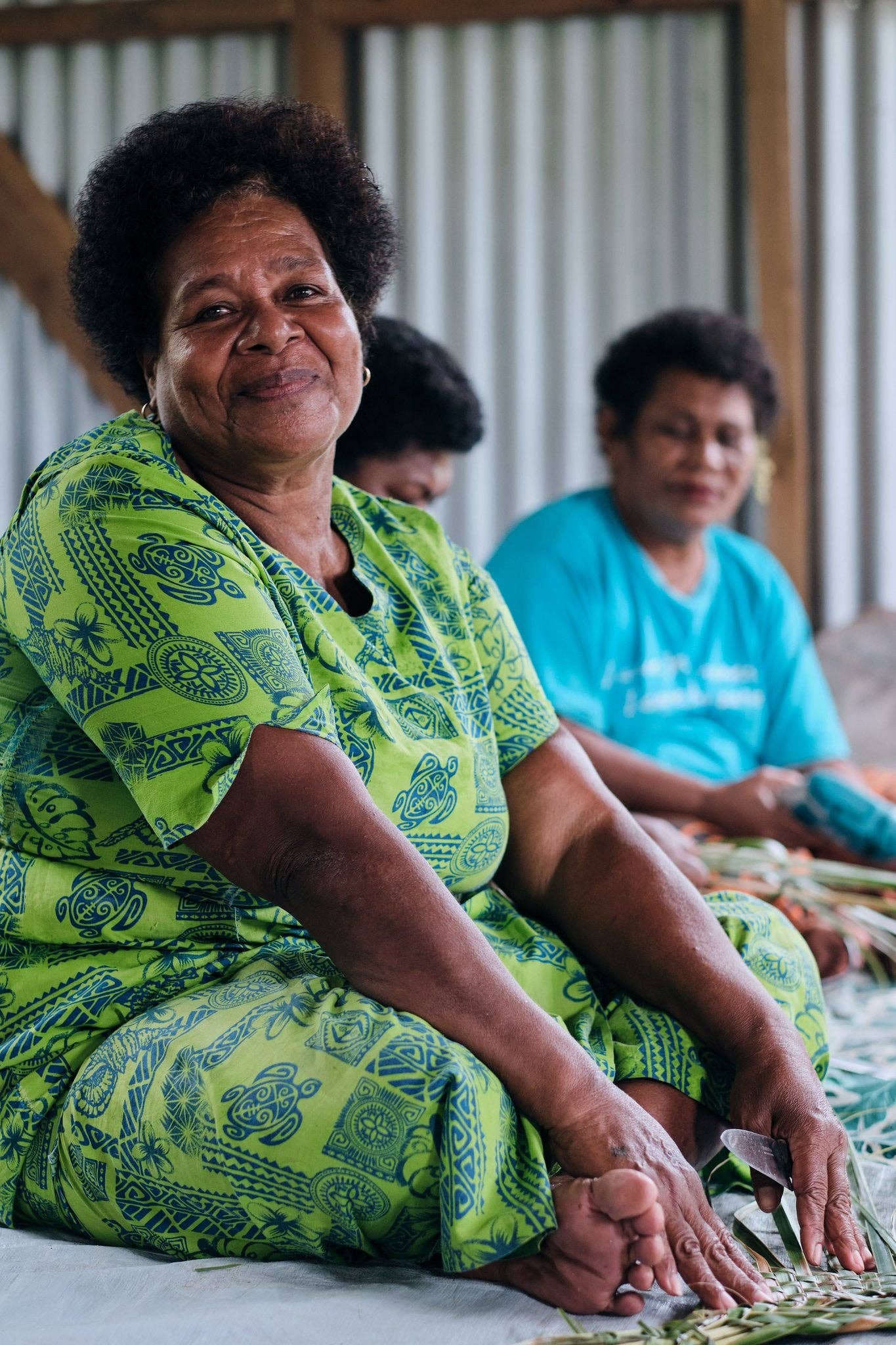 Rise Beyond the Reef - Wholesale Wall Accent - Niu Fan with Masi Flower11