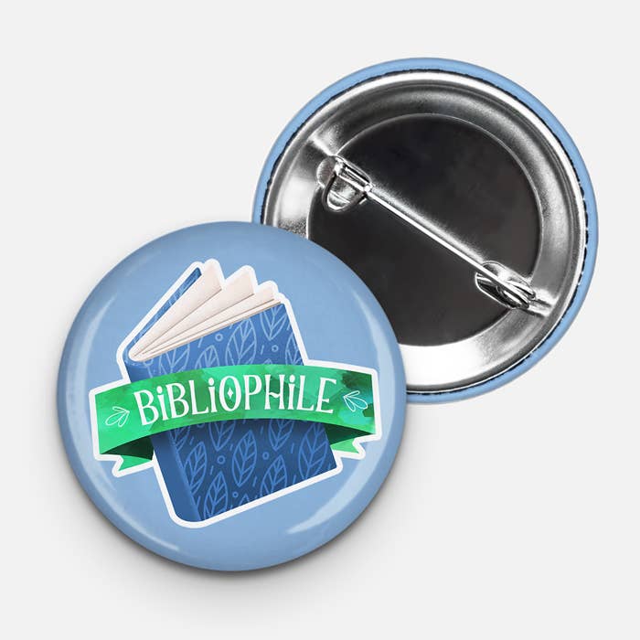 Bouton Pinback Bibliophile - Bouton 1,75 pouces - Bouton Librairie pour la vente par Aphrodite Bookclub