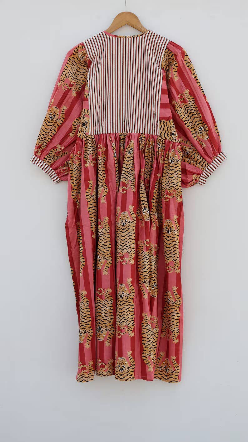 bhavnas boutique - Vendita all'ingrosso Vestito - Donna - Abito lungo con stampa tigre, scollo profondo e lacci4