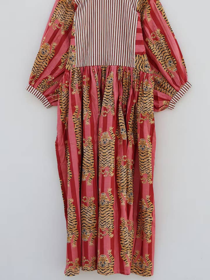 bhavnas boutique - Vente Robe – femme - Robe longue imprimée tigre à col profond avec fermeture à cordon4