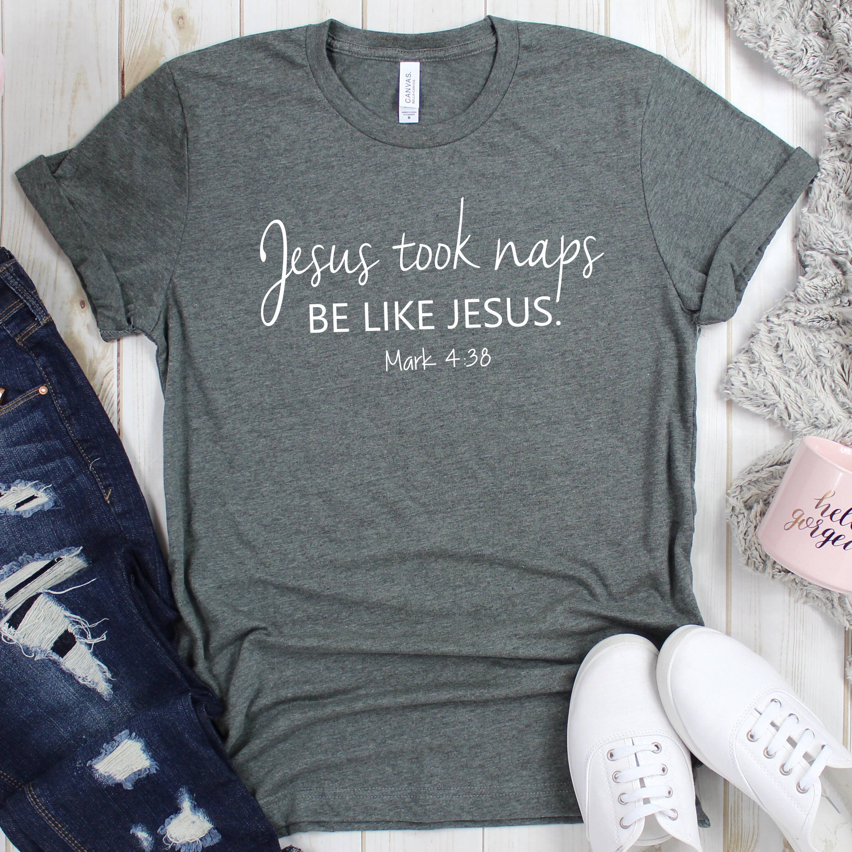 Down Home Tees - Vente T-shirt sérigraphié – femme - Jésus faisait la sieste, sois comme Jésus T-shirt graphique pour femmes2