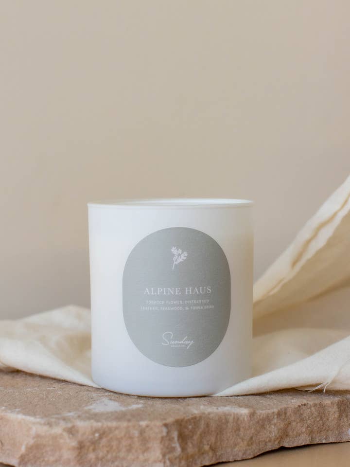Alpinhaus für den Großhandel von Sunday Candle Co