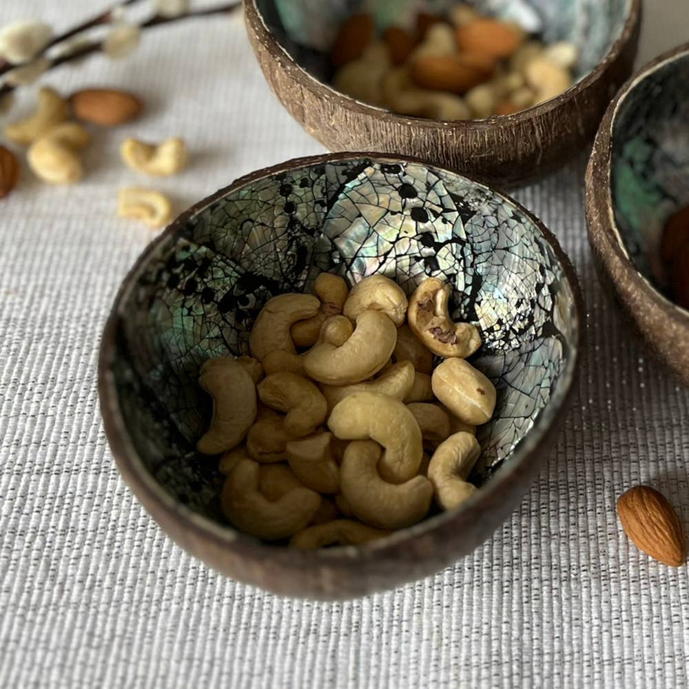 VIE – Engroshandel Pyntetallerken/skål – Skaalskål i kokosnøddeskal med abaloninlæg25