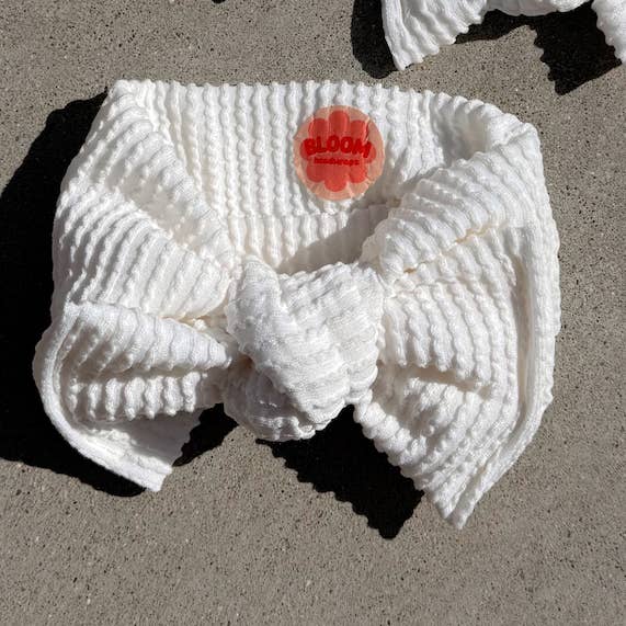 Elfenbeinfarbener gewellter gerippter Kopftuch zum Binden für den Großhandel von Bloom Headwraps