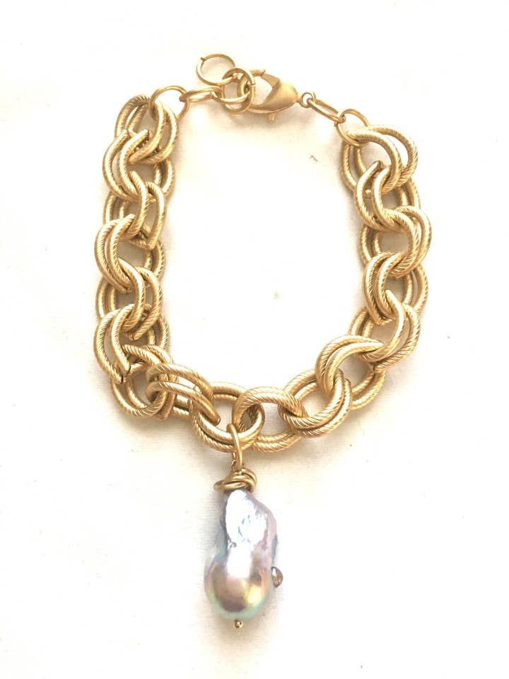 Jackie - bracelet with baroque pearl for wholesale by LJ Sonder