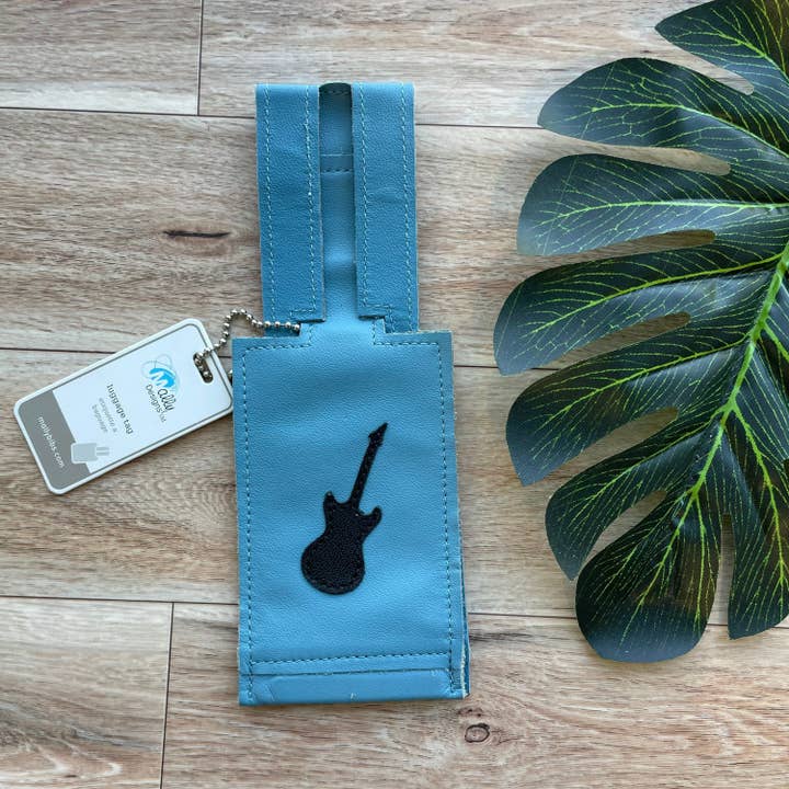 Læder bagagemærke med guitardesign, Mangetic Closer for engroshandel hos Mally Designs