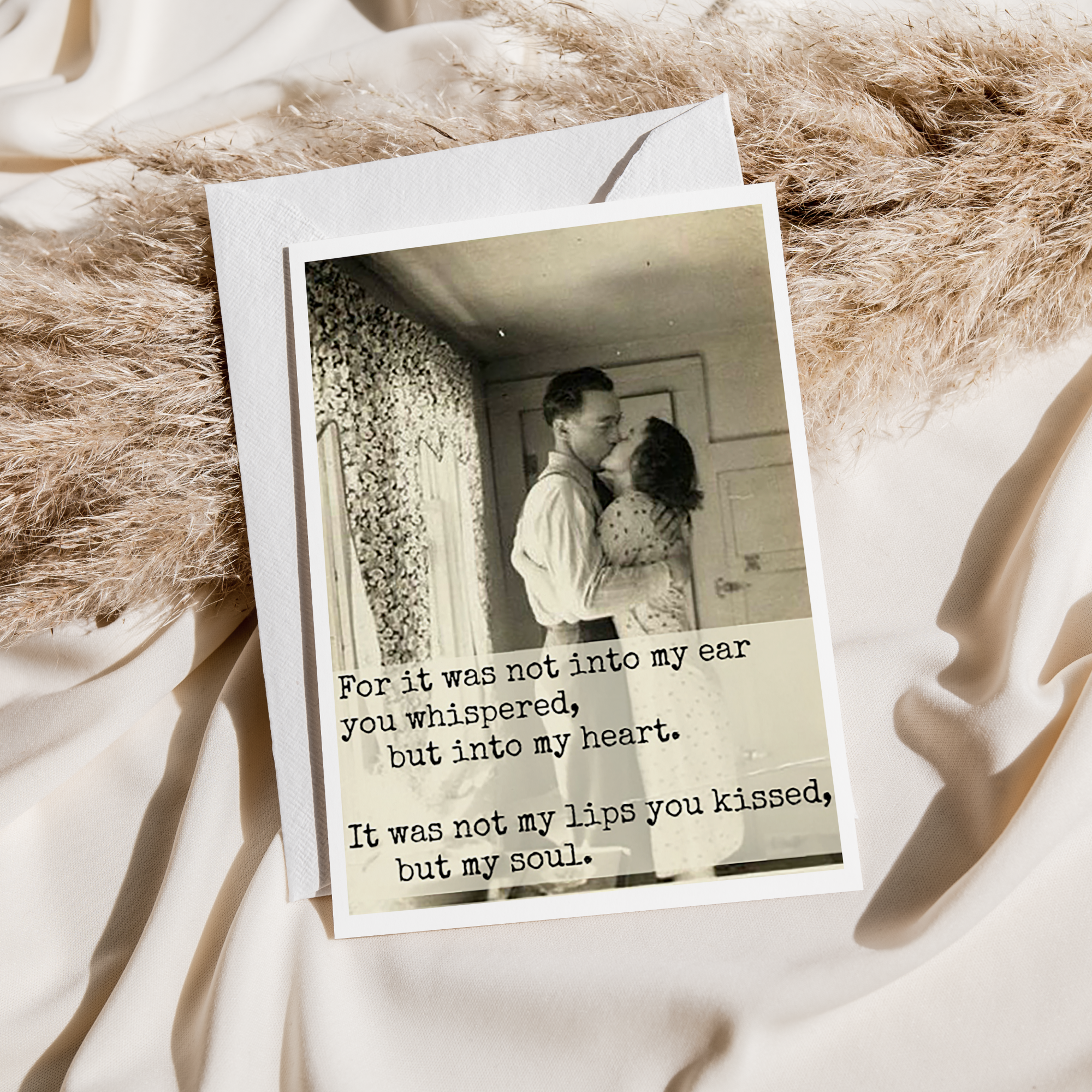 Raven's Rest Studio - Vente Cartes de déclaration d'amour - Carte de vœux. Car ce n'est pas à mon oreille que tu as chuchoté...1