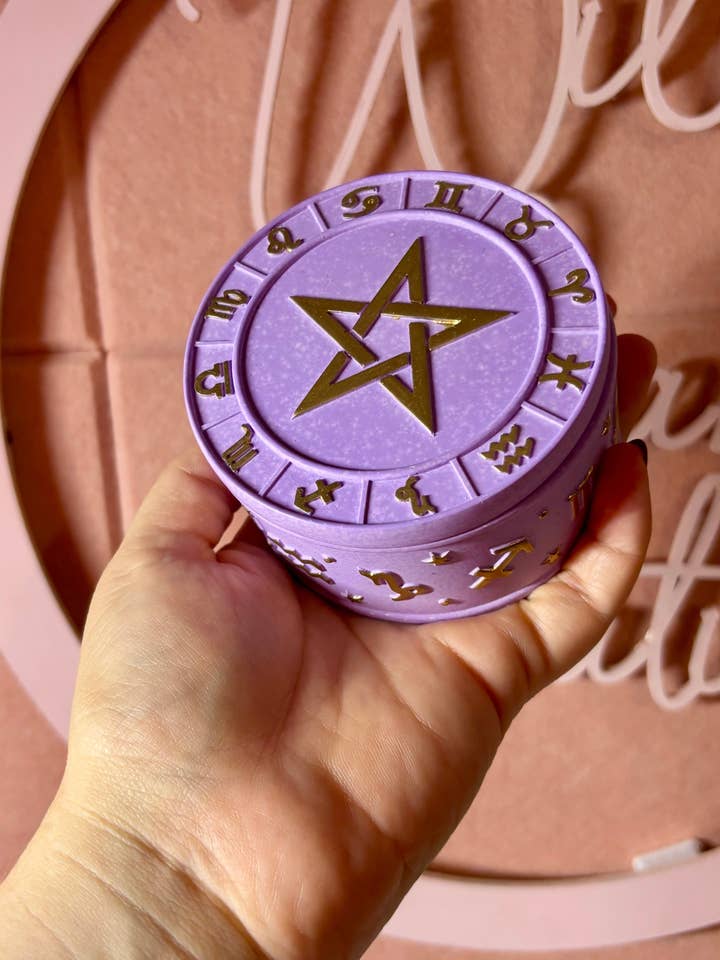🔮 Caixa de Bugigangas do Zodíaco Roxa Perfeitamente Imperfeita – Venda de Segunda Mão por atacado de wilkscandlecreations