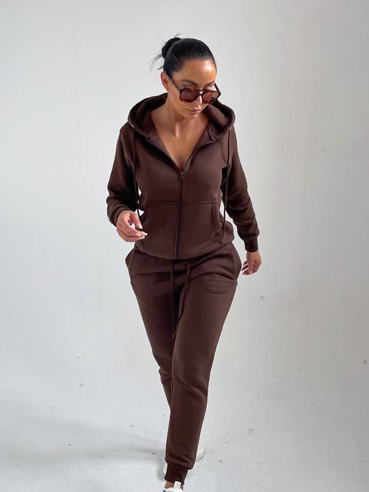 Ensemble de jogging à revers et à capuche zippé en chocolat - Siby pour la vente par Femme Luxe
