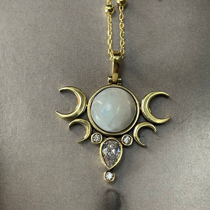 Flesh & Soul - Wholesale Pendant/Charm Necklace - FIVE MOONS MOONSTONE Necklace2
