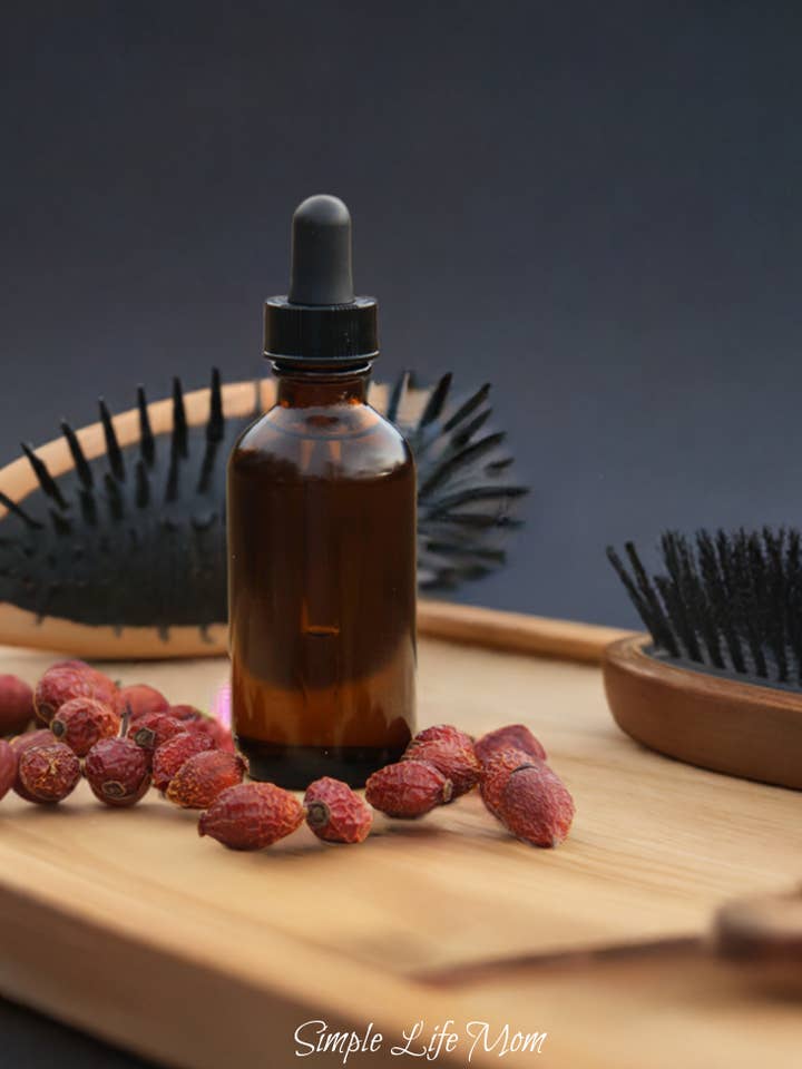 HAARSERUM - voedende conditioneringsolie voor de hoofdhuid. Herstel, style en ontkrul haarolie zodat het kan groeien, met essentiële oliën en castorolie. voor wholesale door Simple Life Mom