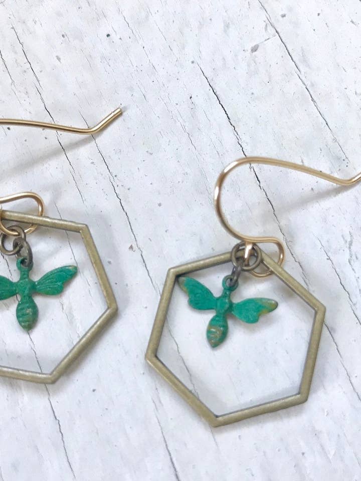 Honey Bee Verde Ohrringe für den Großhandel von Rising Dawn Boutique