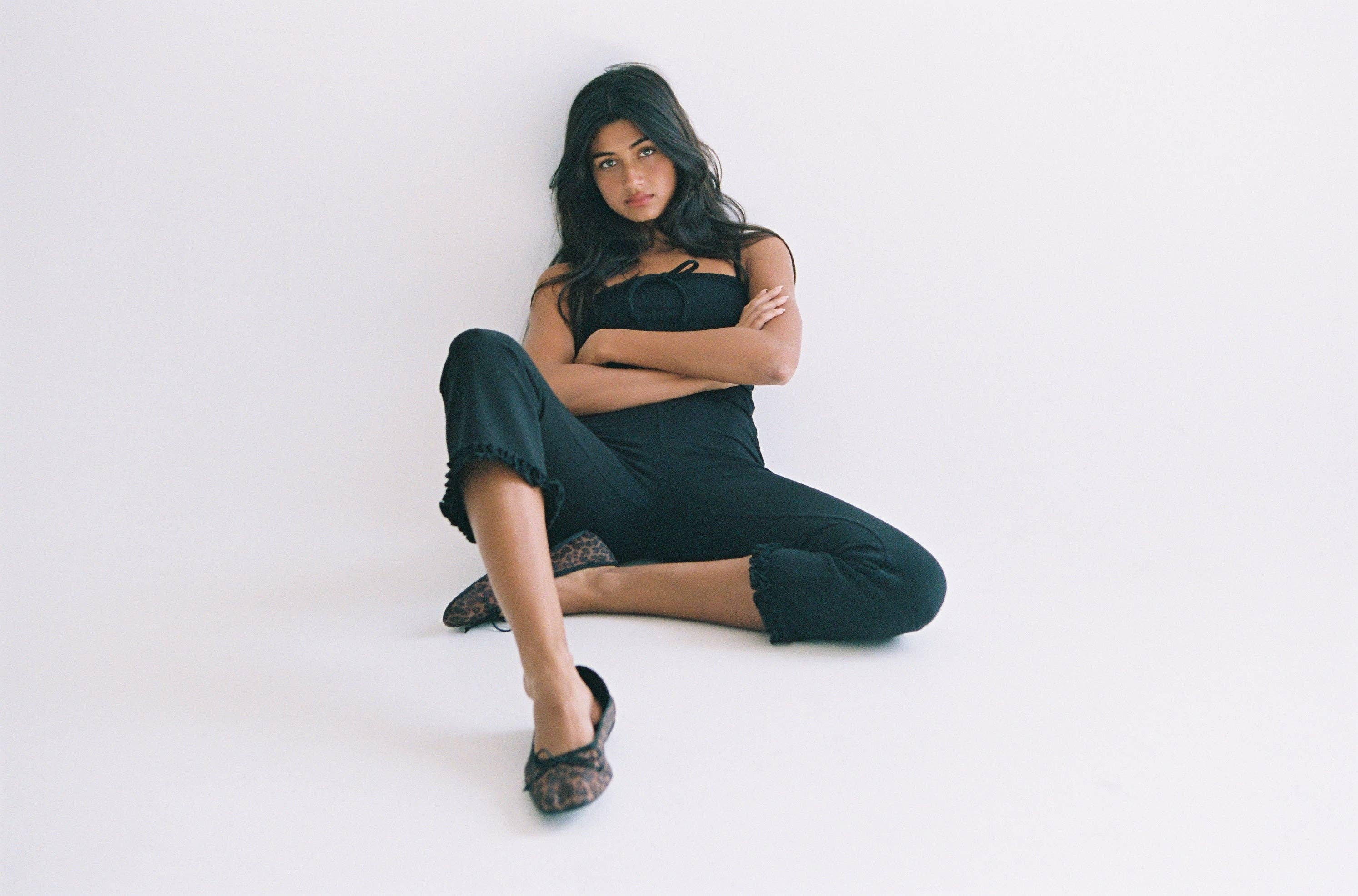 Ónix CAPRI RUFFLE EN ÓNIX de venta al por mayor en Faire2